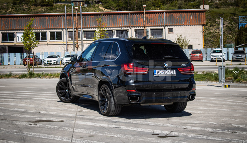 BMW X5 30d xDrive Mpacket, Webasto, nočné, harman, LED, ťažné, 360, softclose