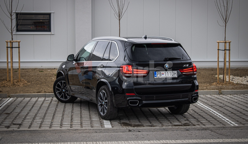 BMW X5 30d xDrive Mpacket, Webasto, nočné, harman, LED, ťažné, 360, softclose