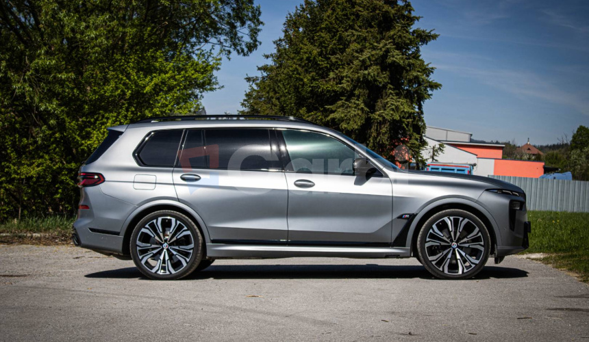 BMW X7 M60i V8 4.4i, Osvetlená predná maska, Executive drive pro, msport package pro