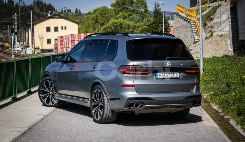 BMW X7 M60i V8 4.4i, Osvetlená predná maska, Executive drive pro, msport package pro