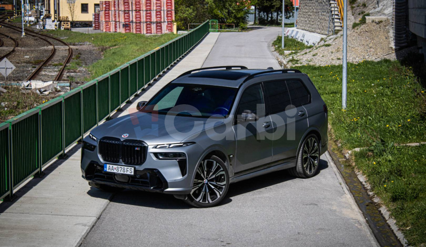 BMW X7 M60i V8 4.4i, Osvetlená predná maska, Executive drive pro, msport package pro