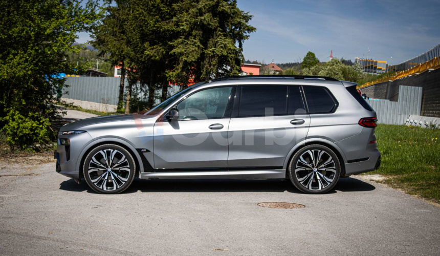 BMW X7 M60i V8 4.4i, Osvetlená predná maska, Executive drive pro, msport package pro