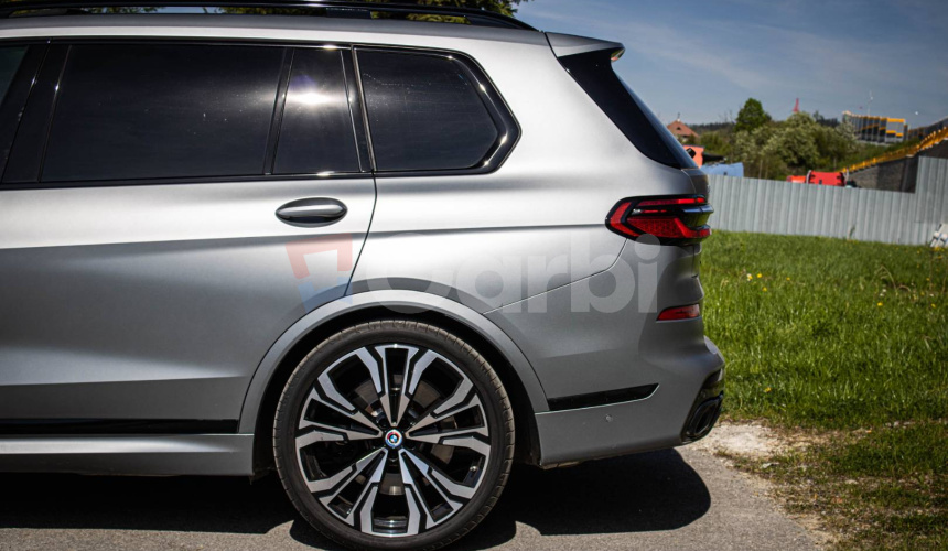 BMW X7 M60i V8 4.4i, Osvetlená predná maska, Executive drive pro, msport package pro