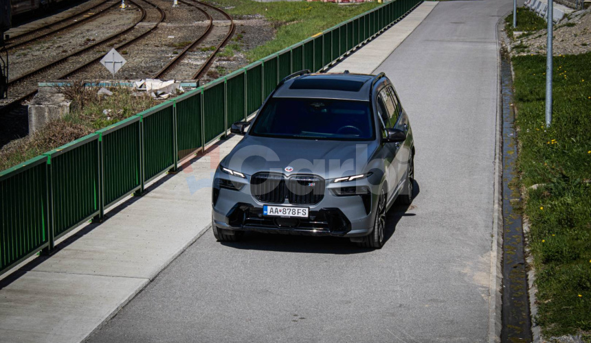 BMW X7 M60i V8 4.4i, Osvetlená predná maska, Executive drive pro, msport package pro