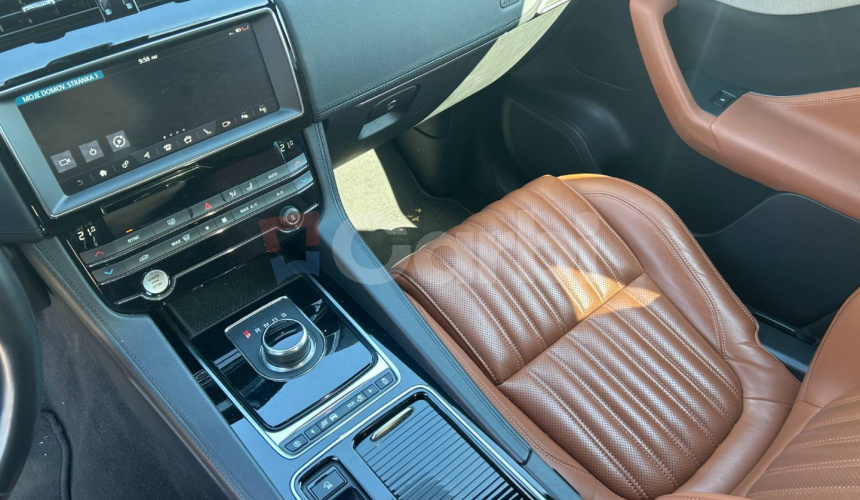 Jaguar F-Pace 2.0 I4 300k Prestige AWD A/T