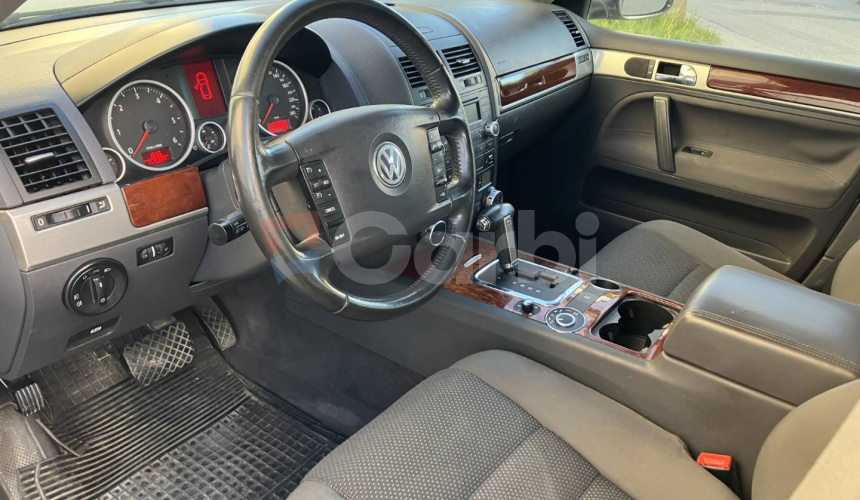 Volkswagen Touareg 2.5TDI 128KW 6st AT 4x4 kúpené SR 2009 ťažné do 3,5t pružinový podvozok