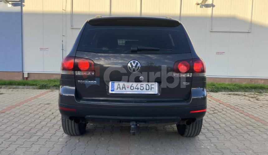 Volkswagen Touareg 2.5TDI 128KW 6st AT 4x4 kúpené SR 2009 ťažné do 3,5t pružinový podvozok