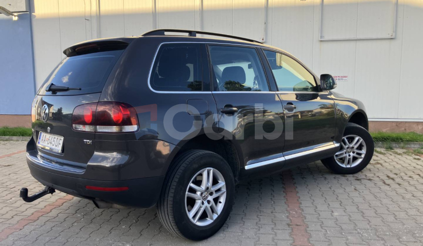 Volkswagen Touareg 2.5TDI 128KW 6st AT 4x4 kúpené SR 2009 ťažné do 3,5t pružinový podvozok