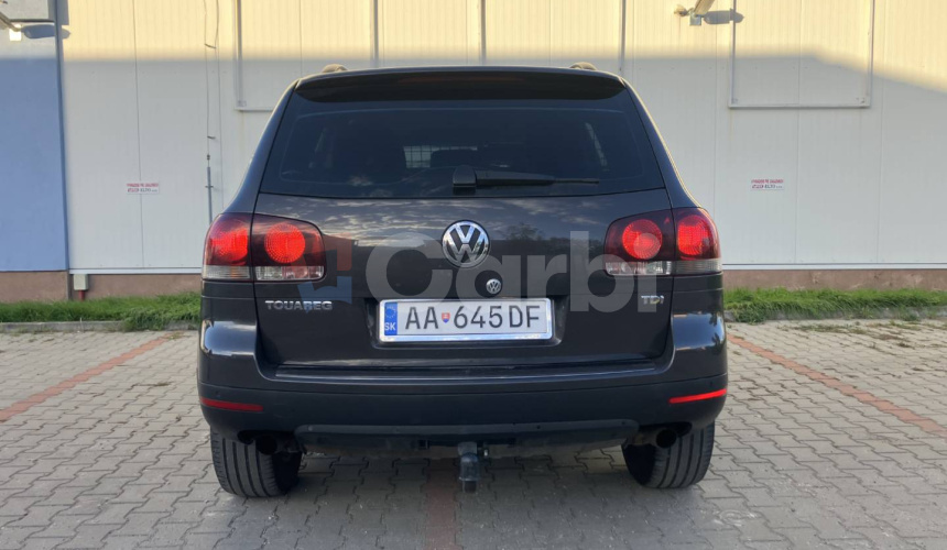 Volkswagen Touareg 2.5TDI 128KW 6st AT 4x4 kúpené SR 2009 ťažné do 3,5t pružinový podvozok