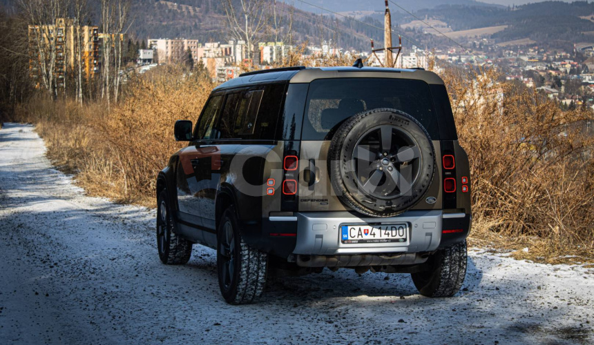 Land Rover Defender 110 P400, nelakované, el. ťažné, nejazdené v teréne, DPH