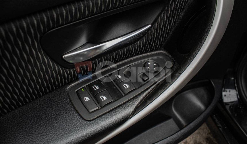 BMW Rad 3 Touring 320d A/T