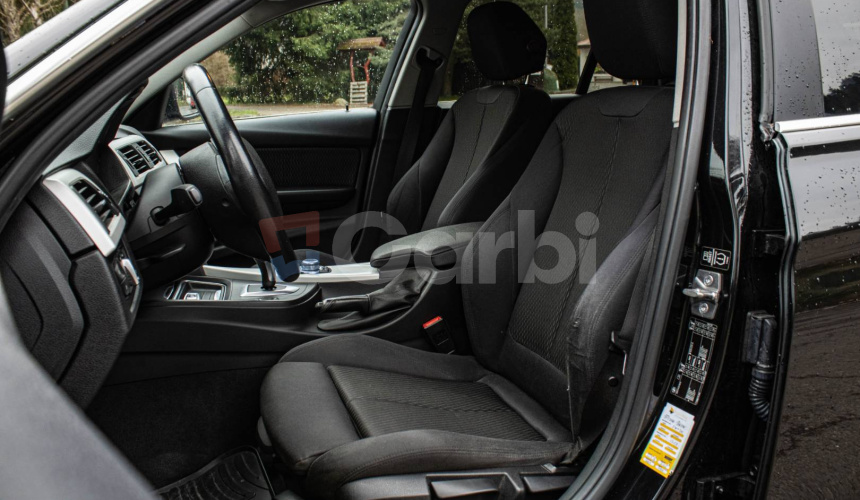 BMW Rad 3 Touring 320d A/T