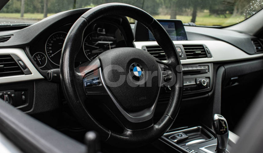 BMW Rad 3 Touring 320d A/T