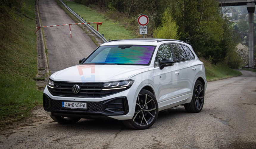 Volkswagen Touareg 3.0 TDI V6 286k R-Line, IQ Light, Pano, Ťažné, Vzduch, Soft-close, DPH