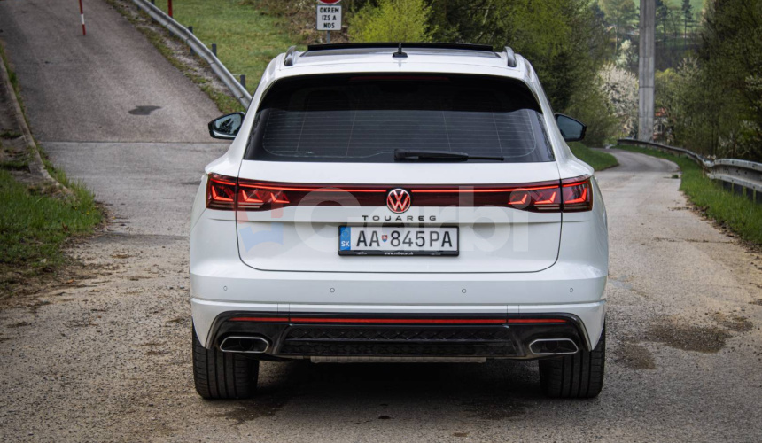Volkswagen Touareg 3.0 TDI V6 286k R-Line, IQ Light, Pano, Ťažné, Vzduch, Soft-close, DPH