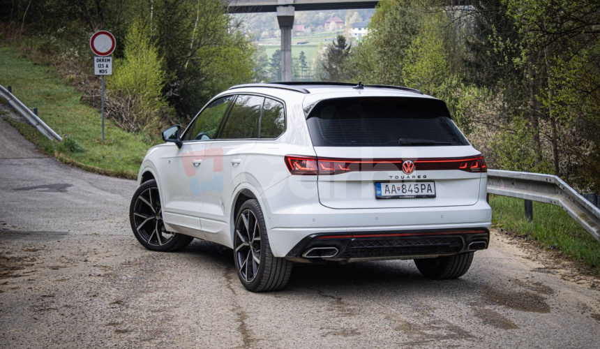 Volkswagen Touareg 3.0 TDI V6 286k R-Line, IQ Light, Pano, Ťažné, Vzduch, Soft-close, DPH