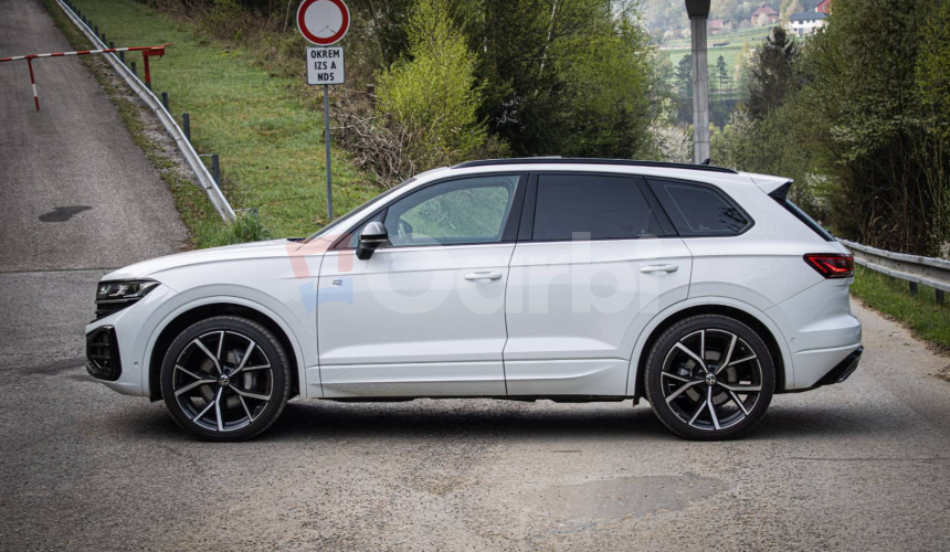 Volkswagen Touareg 3.0 TDI V6 286k R-Line, IQ Light, Pano, Ťažné, Vzduch, Soft-close, DPH