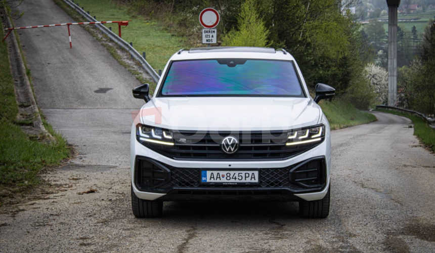 Volkswagen Touareg 3.0 TDI V6 286k R-Line, IQ Light, Pano, Ťažné, Vzduch, Soft-close, DPH