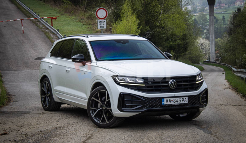 Volkswagen Touareg 3.0 TDI V6 286k R-Line, IQ Light, Pano, Ťažné, Vzduch, Soft-close, DPH