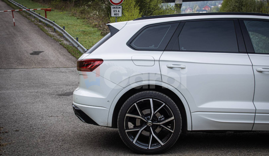 Volkswagen Touareg 3.0 TDI V6 286k R-Line, IQ Light, Pano, Ťažné, Vzduch, Soft-close, DPH