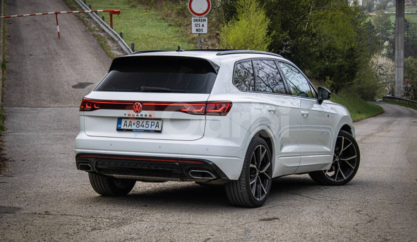 Volkswagen Touareg 3.0 TDI V6 286k R-Line, IQ Light, Pano, Ťažné, Vzduch, Soft-close, DPH