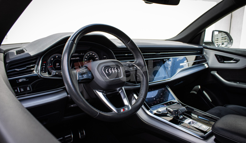 Audi Q8 50 TDI Sline, Pano, Webasto, Soft-close, R22, odpočet, posúvne zadné sedadlá