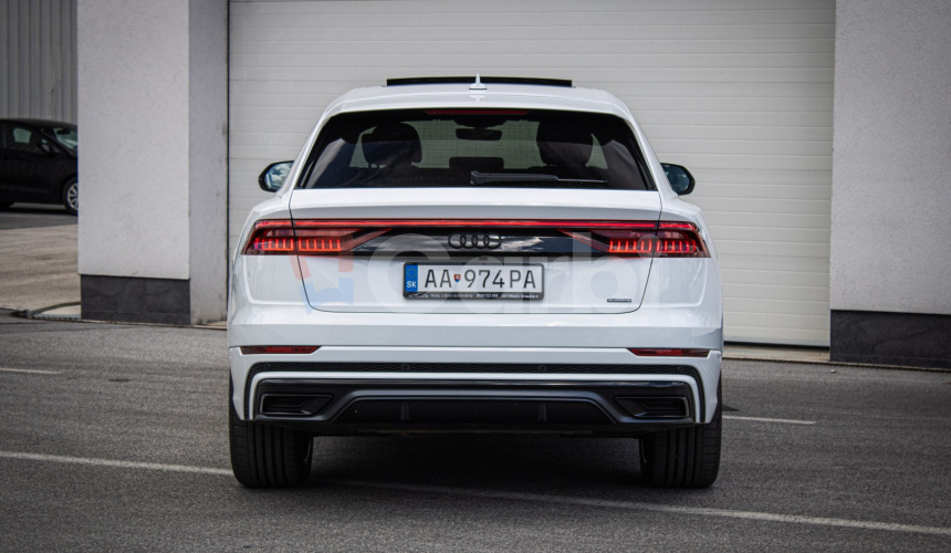 Audi Q8 50 TDI Sline, Pano, Webasto, Soft-close, R22, odpočet, posúvne zadné sedadlá