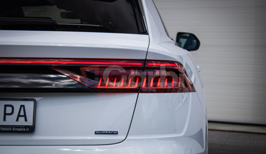 Audi Q8 50 TDI Sline, Pano, Webasto, Soft-close, R22, odpočet, posúvne zadné sedadlá