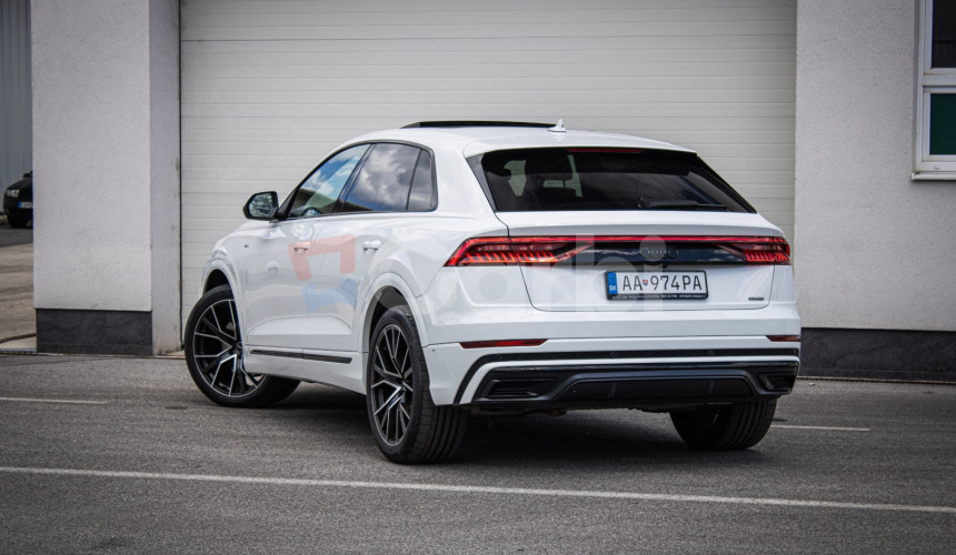 Audi Q8 50 TDI Sline, Pano, Webasto, Soft-close, R22, odpočet, posúvne zadné sedadlá