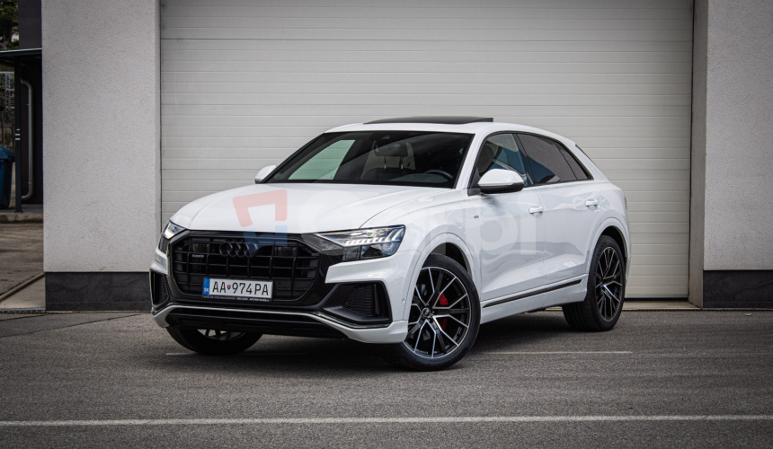 Audi Q8 50 TDI Sline, Pano, Webasto, Soft-close, R22, odpočet, posúvne zadné sedadlá