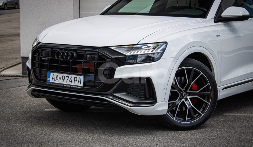 Audi Q8 50 TDI Sline, Pano, Webasto, Soft-close, R22, odpočet, posúvne zadné sedadlá