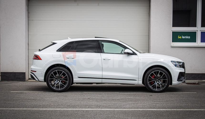 Audi Q8 50 TDI Sline, Pano, Webasto, Soft-close, R22, odpočet, posúvne zadné sedadlá