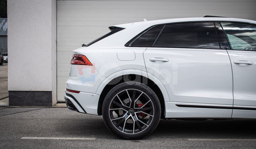 Audi Q8 50 TDI Sline, Pano, Webasto, Soft-close, R22, odpočet, posúvne zadné sedadlá