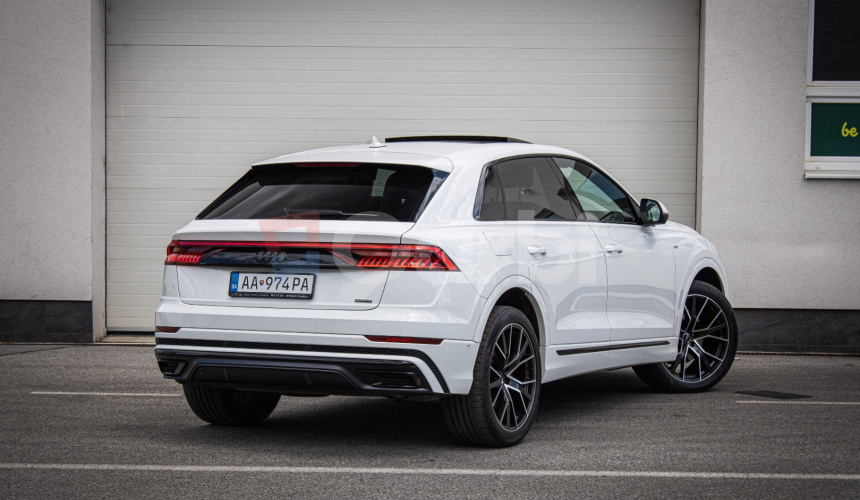 Audi Q8 50 TDI Sline, Pano, Webasto, Soft-close, R22, odpočet, posúvne zadné sedadlá