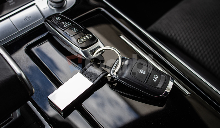 Audi Q8 50 TDI Sline, Pano, Webasto, Soft-close, R22, odpočet, posúvne zadné sedadlá