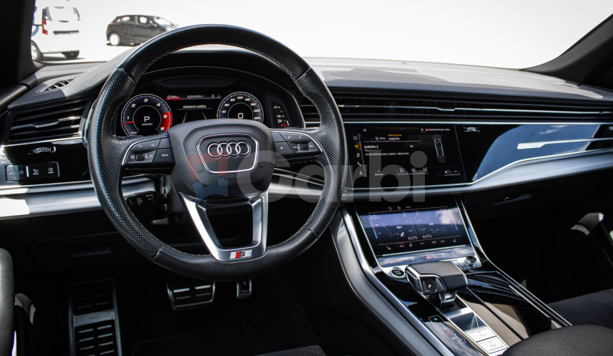 Audi Q8 50 TDI Sline, Pano, Webasto, Soft-close, R22, odpočet, posúvne zadné sedadlá