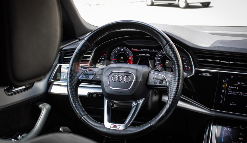 Audi Q8 50 TDI Sline, Pano, Webasto, Soft-close, R22, odpočet, posúvne zadné sedadlá