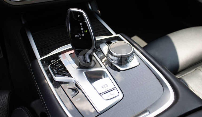 BMW Rad 7 740Li xDrive A/T