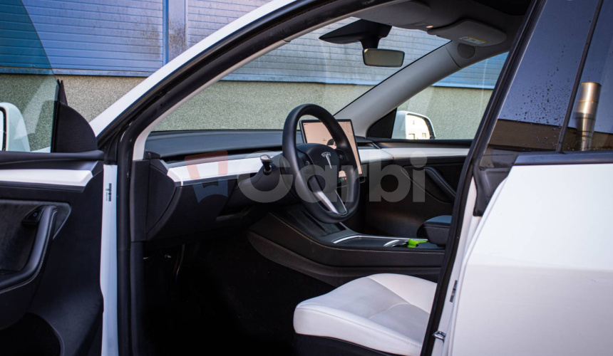 Tesla Model Y Long Range Dual Motor 82 kWh batéria, 1. majiteľ, tepelné čerpadlo, biely int.