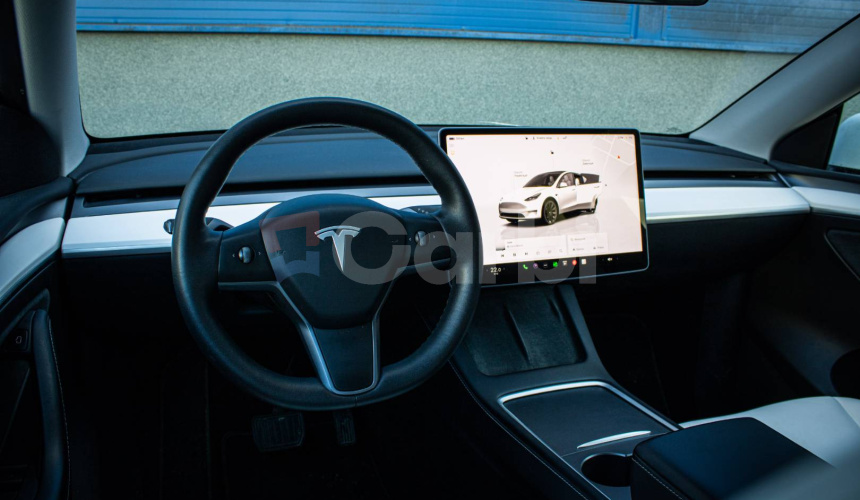 Tesla Model Y Long Range Dual Motor 82 kWh batéria, 1. majiteľ, tepelné čerpadlo, biely int.