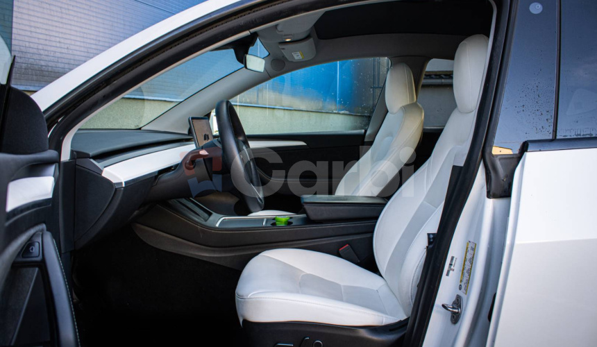 Tesla Model Y Long Range Dual Motor 82 kWh batéria, 1. majiteľ, tepelné čerpadlo, biely int.