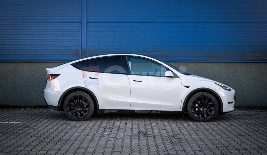 Tesla Model Y Long Range Dual Motor 82 kWh batéria, 1. majiteľ, tepelné čerpadlo, biely int.