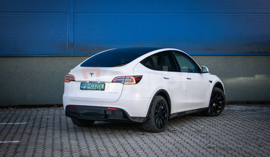 Tesla Model Y Long Range Dual Motor 82 kWh batéria, 1. majiteľ, tepelné čerpadlo, biely int.
