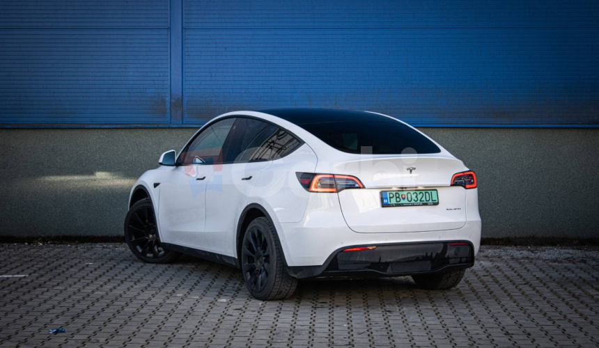 Tesla Model Y Long Range Dual Motor 82 kWh batéria, 1. majiteľ, tepelné čerpadlo, biely int.