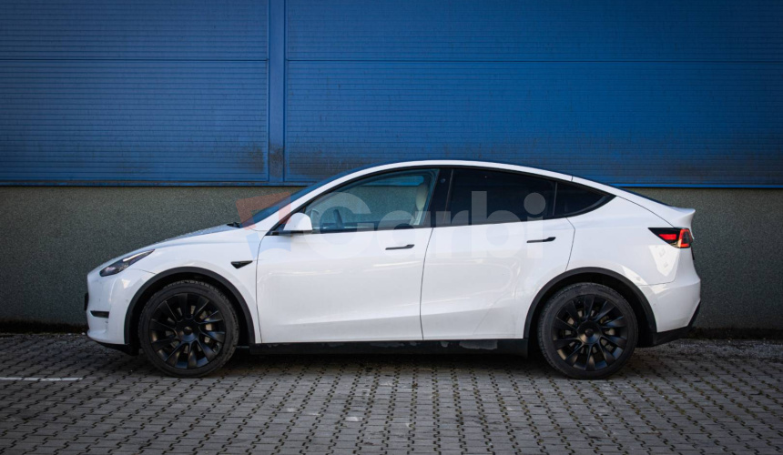 Tesla Model Y Long Range Dual Motor 82 kWh batéria, 1. majiteľ, tepelné čerpadlo, biely int.
