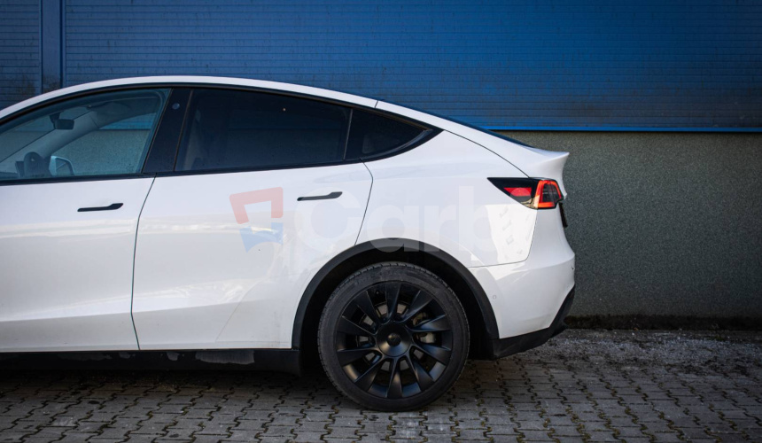 Tesla Model Y Long Range Dual Motor 82 kWh batéria, 1. majiteľ, tepelné čerpadlo, biely int.