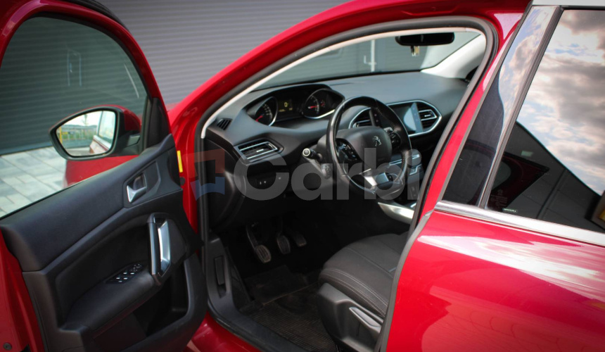 Peugeot 308 1,2i 81kW PureTech/Navi Vymenené rozvody / servisná knižka