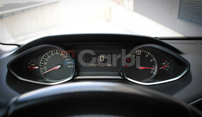 Peugeot 308 1,2i 81kW PureTech/Navi Vymenené rozvody / servisná knižka