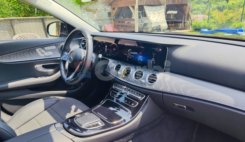 Mercedes-Benz E trieda Kombi 300 T d Avantgarde 4Matic 7-miestne