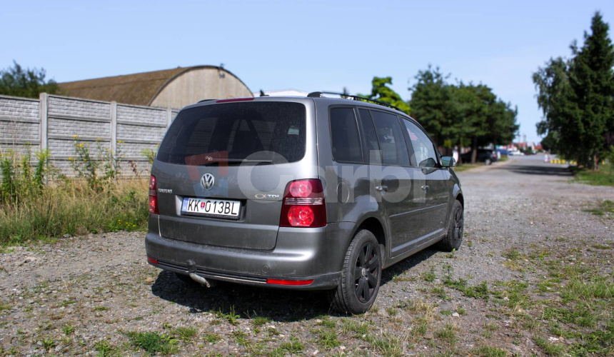 Volkswagen Touran 1.9 TDI DPF Conceptline DSG7